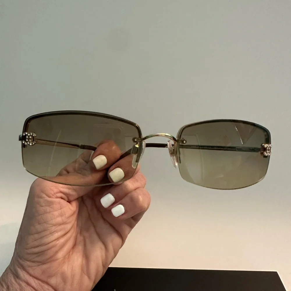 Vintage 2000 Chanel Brown Gradient Rimless Lens Style - Picture 2 of 7